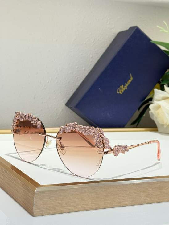 Picture of Chopard Sunglasses _SKUfw69413032fw